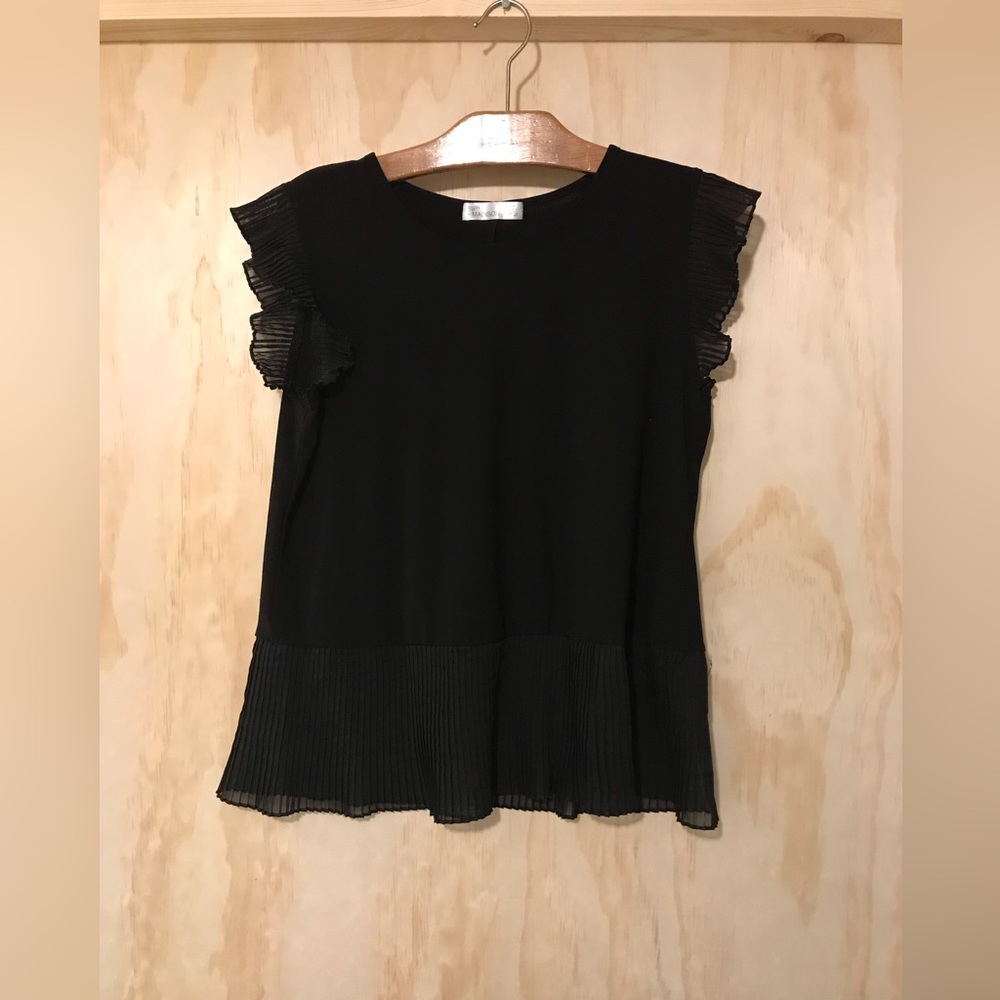 89th & Madison blouse with sheer sleeves and bottom Medium